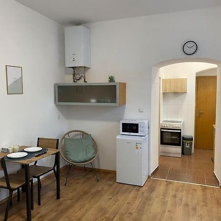 Cozy 1 Bedroom Studio In The Center Of Pilsen エクステリア 写真