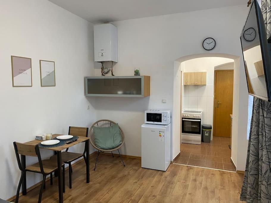 Cozy 1 Bedroom Studio In The Center Of Pilsen エクステリア 写真